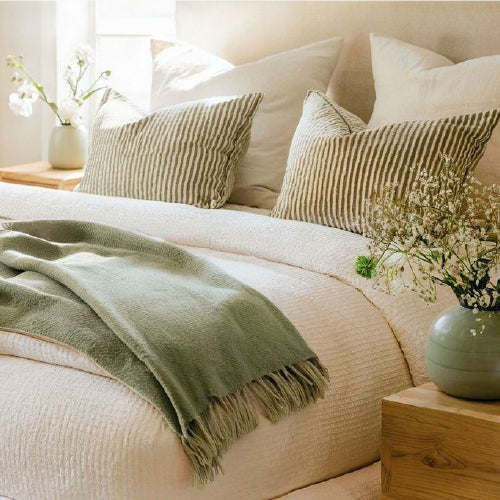 How to arrange pillows in a Queen Sized Bed