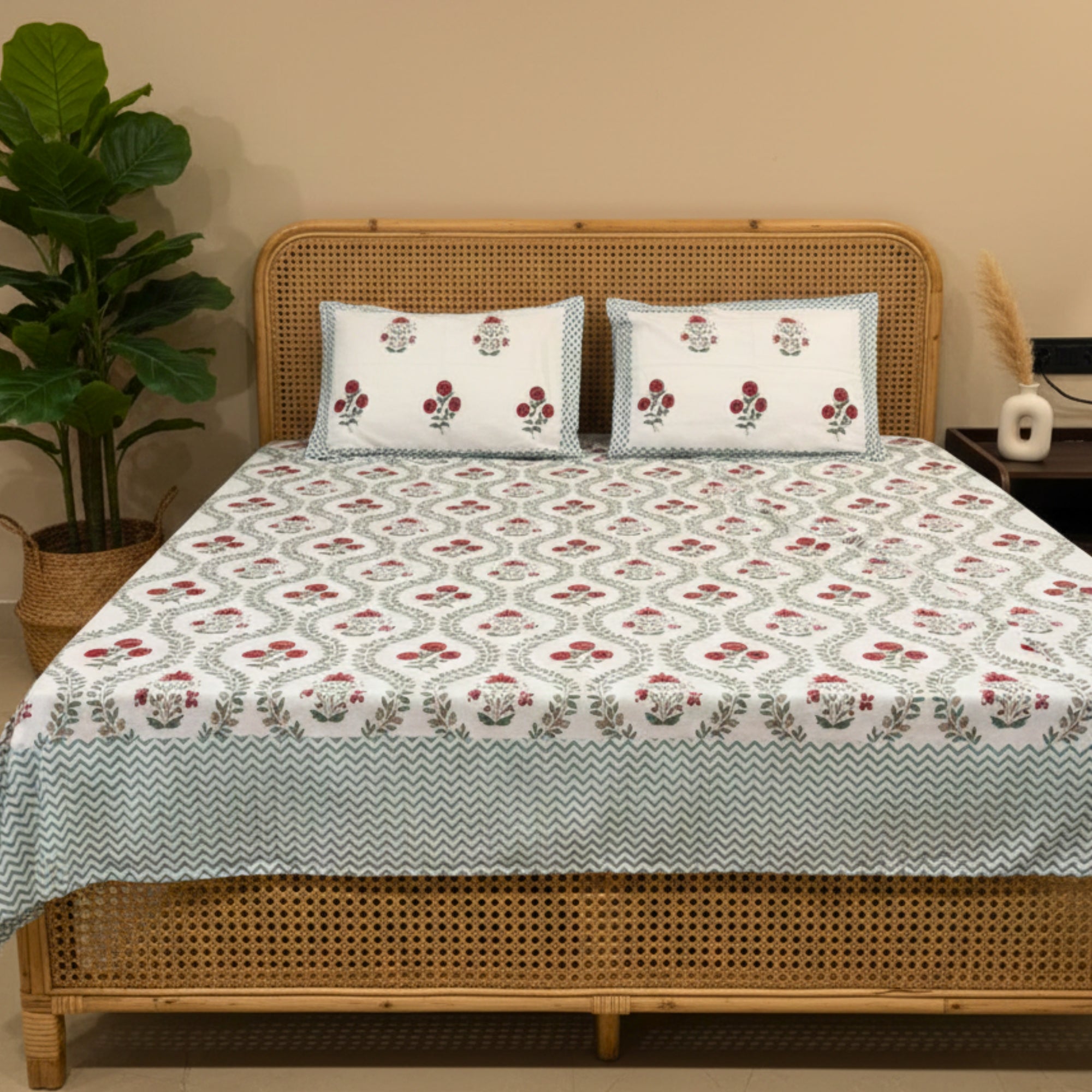 Elegant Floral Cotton Bedsheet Set with Red Blossom Print for Modern Bedroom King Size