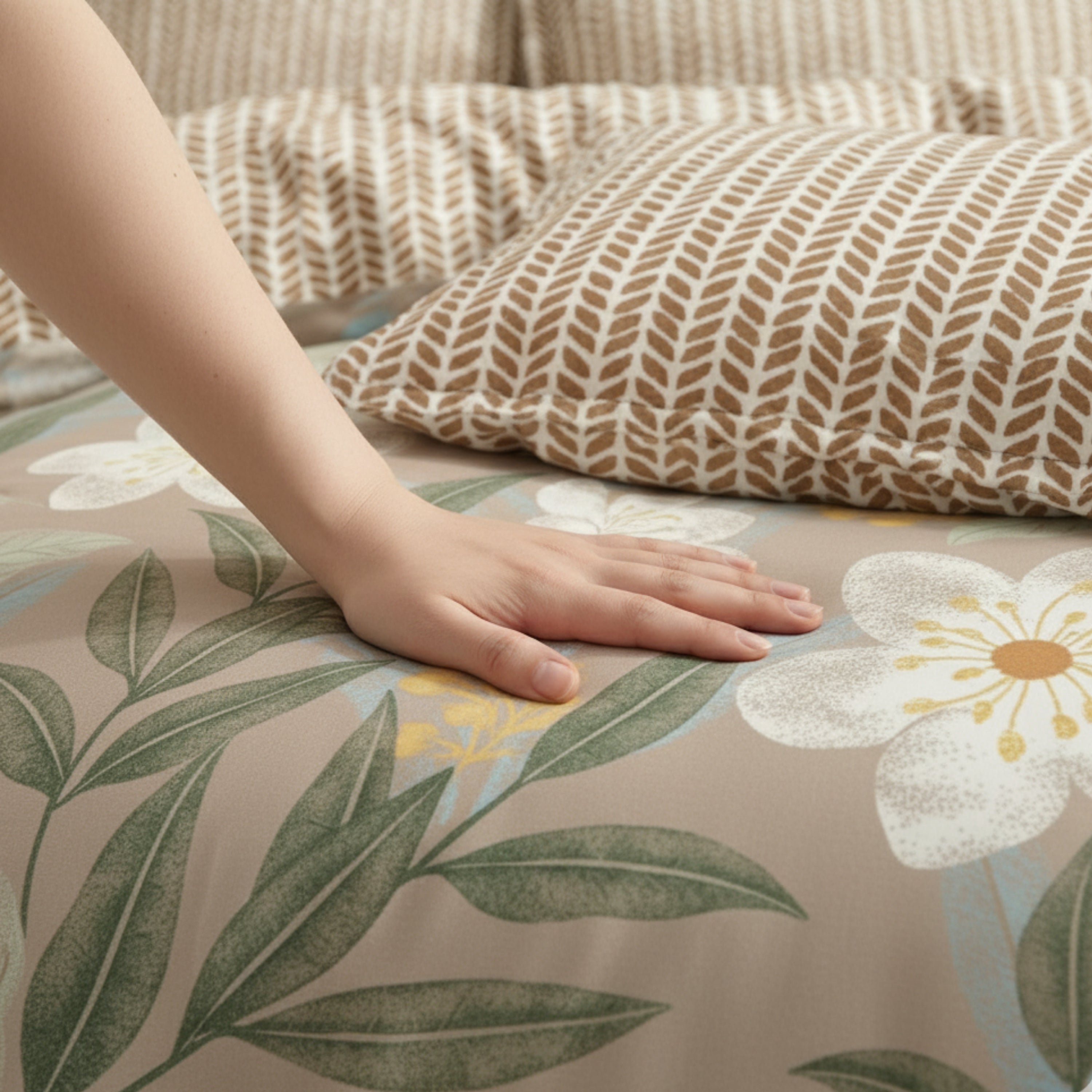 Bedsheet for Double Bed Queen Size Brown Floral Print.